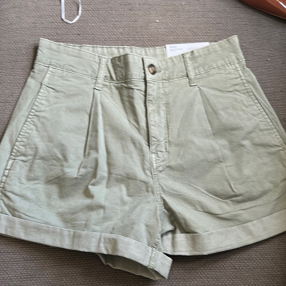 Size 4 American eagle green cargo shorts!